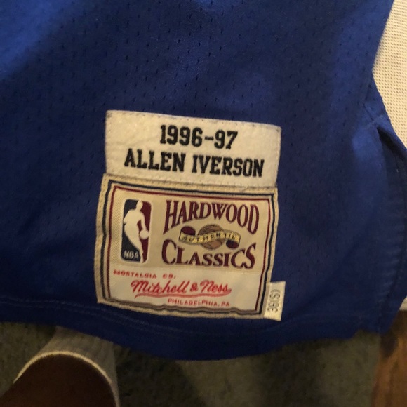 Small Allen Iverson throwback jersey - Picture 3 of 3